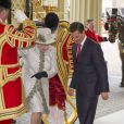  La reine Elizabeth II et le duc d'Edimbourg ont souhaité la bienvenue au président du Mexique Enrique Peña Nieto et son épouse Angelica Rivera le 3 mars 2015 à l'occasion d'une cérémonie protocolaire suivie d'un déjeuner à Buckingham, en entame de leur visite officielle de trois jours. 