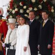  La reine Elizabeth II et le duc d'Edimbourg ont souhaité la bienvenue au président du Mexique Enrique Peña Nieto et son épouse Angelica Rivera le 3 mars 2015 à l'occasion d'une cérémonie protocolaire suivie d'un déjeuner à Buckingham, en entame de leur visite officielle de trois jours. 