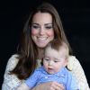 Kate Middleton avec son fils le prince George de Cambridge le 20 avril 2014 au zoo de Taronga, à Sydney.
