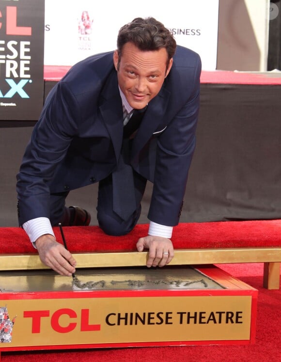 Vince Vaughn laisse ses empreintes dans le ciment hollywoodien au TCL Chinese Theater à Hollywood, le 4 mars 2015