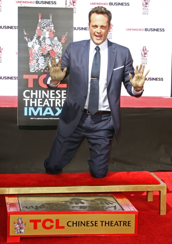 Vince Vaughn laisse ses empreintes dans le ciment hollywoodien au TCL Chinese Theater à Hollywood, le 4 mars 2015