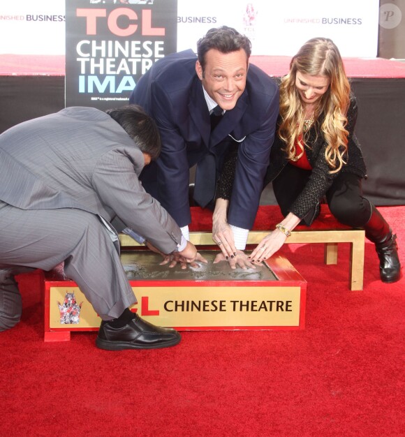 Vince Vaughn laisse ses empreintes dans le ciment hollywoodien au TCL Chinese Theater à Hollywood, le 4 mars 2015