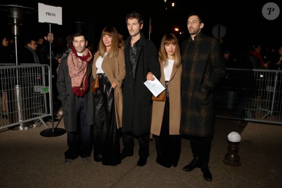 Alexis Mabille, Aurélie Saada (Brigitte), Simon Buret (AaRON), Sylvie Hoarau (Brigitte) et Olivier Coursier (AaRON) arrivent au Grand Palais pour le défilé H&M Studio automne-hiver 2015-2016. Paris, le 4 mars 2015.
