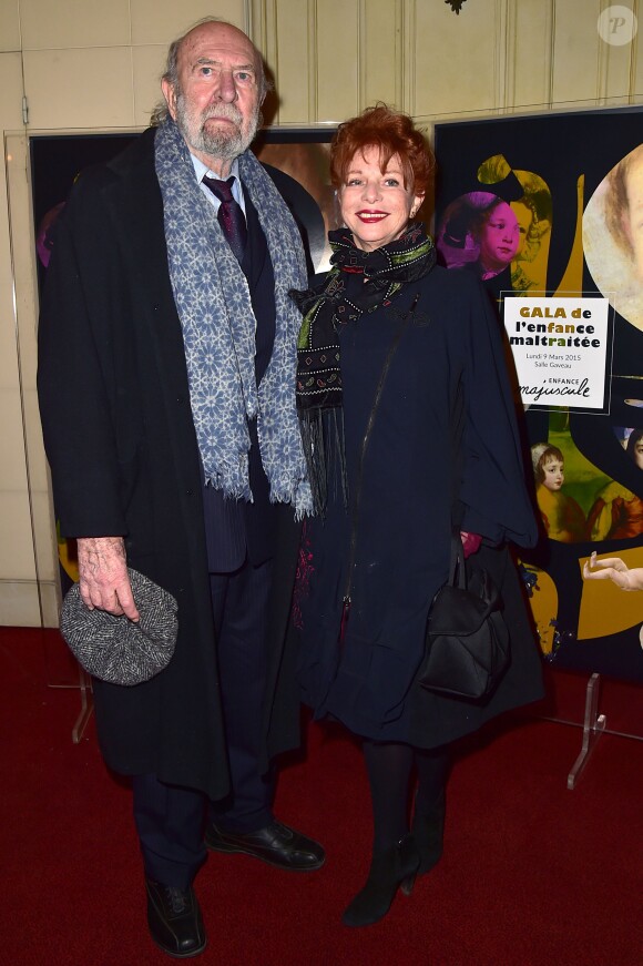 Jean-Pierre Marielle et sa femme Agathe Natanson  au Gala de l'enfance maltraitée à la Salle Gaveau à Paris le 9 mars 2015.