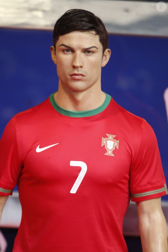 Cristiano Ronaldo inaugurait son double de cire à Madrid le 7 décembre 2013