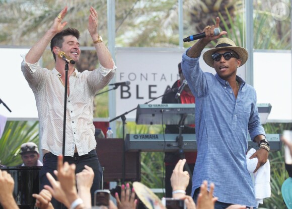 Robin Thicke et Pharrell Williams sur scène à Fontainebleau à Miami Beach, le 1er septembre 2013