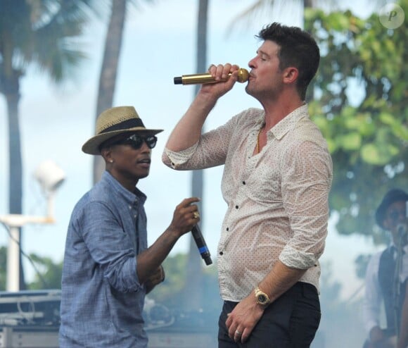 Robin Thicke et Pharrell Williams sur scène à Fontainebleau à Miami Beach, le 1er septembre 2013