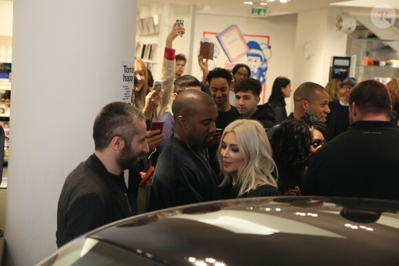 Kim Kardashian et Kanye West à la boutique colette. Paris, le 9 mars 2015.