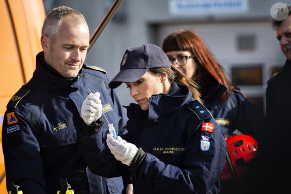 La princesse Marie de Danemark en mode Les Experts sur le site de la DEMA (Agence danoise de gestion des urgences) à Hedehusene le 13 mars 2015.