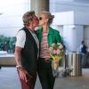 Laeticia Hallyday de retour à Los Angeles le 13 mars 2015. Johnny Hallyday l'attendait à l'aéroport avec un bouquet de roses. La jeune femme venait de passer quelques jours à Paris et Gstaad.