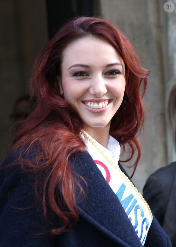Miss France 2012, Delphine Wespiser, arrive à Europe 1. e 5 décembre 2011 à Paris.
