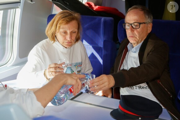 Exclusif - Brigitte Lantz (secrétaire générale de la fondation du rein), Fabrice Luchini - Opération T'rein dans le cadre de la journée mondiale du rein à bord du TGV Paris-Marseille le 12 mars 2015. 