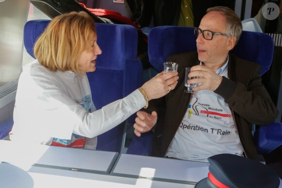 Exclusif - Brigitte Lantz (secrétaire générale de la fondation du rein), Fabrice Luchini - Opération T'rein dans le cadre de la journée mondiale du rein à bord du TGV Paris-Marseille le 12 mars 2015. 