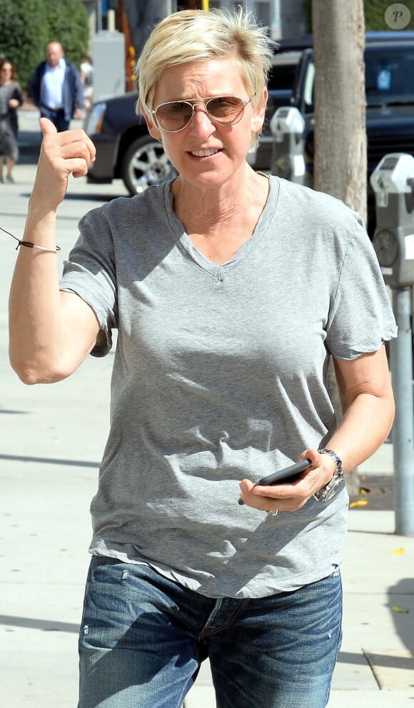 Ellen DeGeneres se promène dans les rues de West Hollywood. Le 9 mars 2015