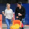 Michael Buble , sa femme Luisana Lopilato et leur fils Noah (poussette Bugaboo) font du shopping à Vancouver Le 18 octobre 2014 