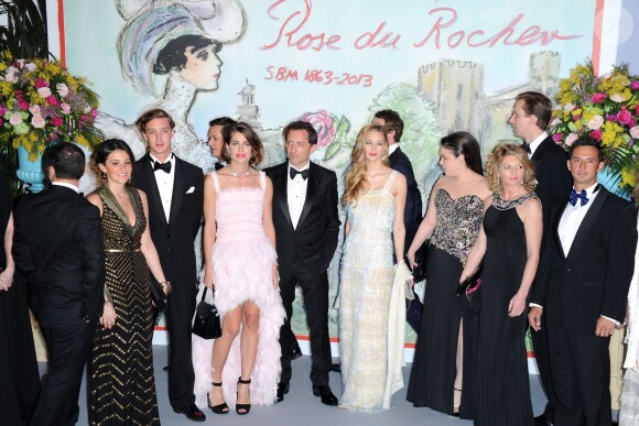 Charlotte Casiraghi et Gad Elmaleh officialisaient leur amour lors du Bal de la Rose 2013, mis en scène par Karl Lagerfeld sur le thème de la Belle Epoque, au Sporting d'été de Monte-Carlo.