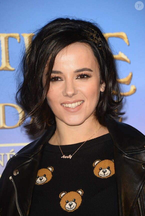 Alizée (collier avec le prénom de sa fille Annily) - Avant-première du film "Clochette et la Créature légendaire" au Gaumont Champs-Elysées à Paris, le 20 mars 2015. 