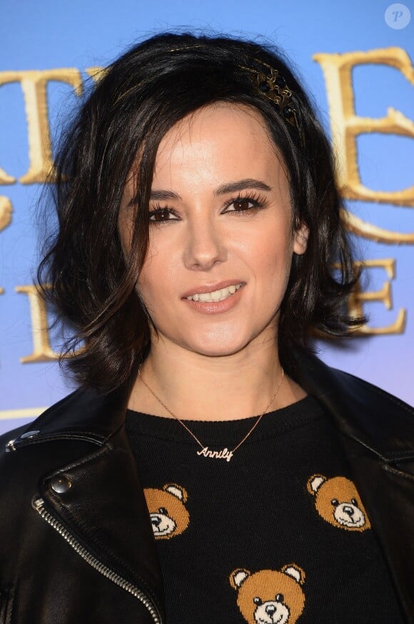 Alizée (collier avec le prénom de sa fille Annily) - Avant-première du film "Clochette et la Créature légendaire" au Gaumont Champs-Elysées à Paris, le 20 mars 2015.