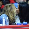 Zoe Saldana, sa soeur Cisely, son mari Marco Perego et Jared Lehr regardent le match de basket-ball opposant L.A. Clippers et Washington à Los Angeles, le 20 mars 2015