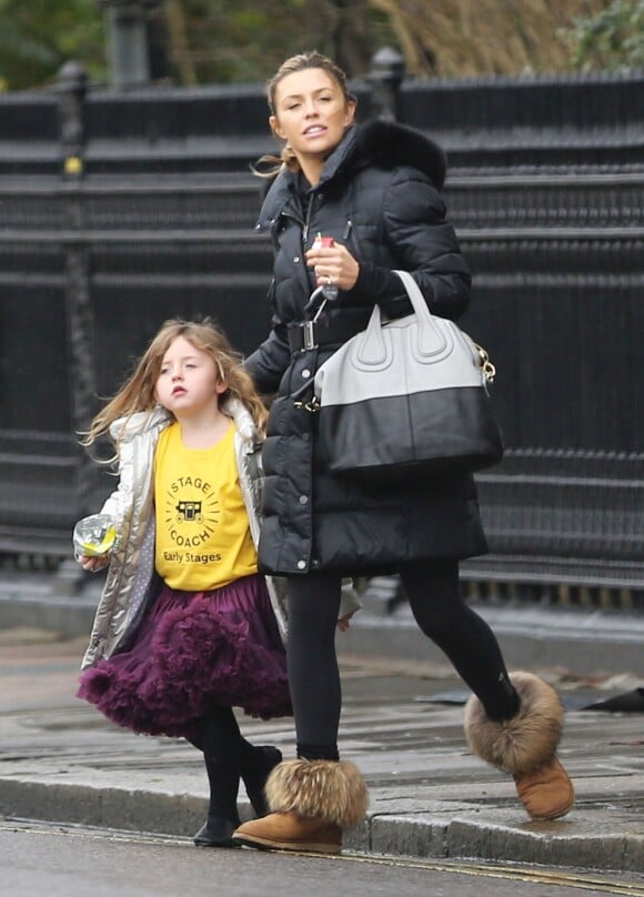 Abbey Clancy et sa petite Sophia dans les rues de Londres, le 31 janvier 2015