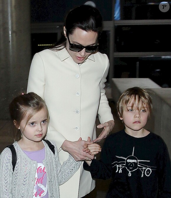 Angelina Jolie et ses jumeaux Knox et Vivienne à Los Angeles le 11 février 2015