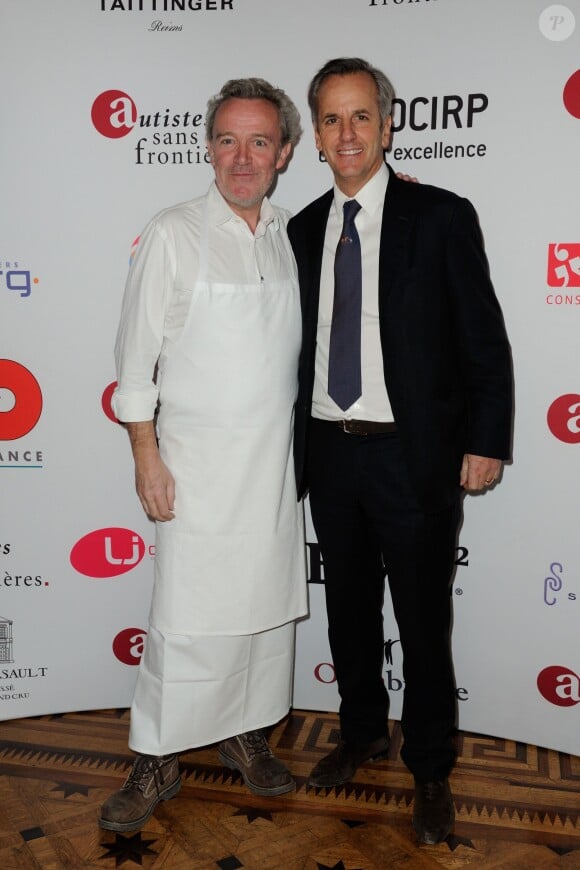Alain Passard et Bernard de la Villardière lors du dîner 'Donnons Un Avenir Aux Enfants Autistes' à l'hôtel Marcel Dassault de Paris, le 2 avril 2013