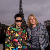 La maison italienne Valentino révèle désormais de magnifiques clichés où les deux stars de Zoolander 2, habillées par la marque - collection printemps-été 2015 - devant la Tour Eiffel.