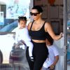 Kim Kardashian à la sortie d'un cours de danse avec sa fille North et son neveu Mason à Los Angeles, le 26 mars 2015