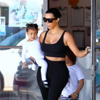 Kim Kardashian de nouveau brune : Journée sportive avec l'adorable North