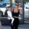 Kim Kardashian à la sortie d'un cours de danse avec sa fille North et son neveu Mason à Los Angeles, le 26 mars 2015