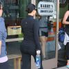 Kim Kardashian se rend à son cours de gym avec une amie à Sherman Oaks, le 26 mars 2015