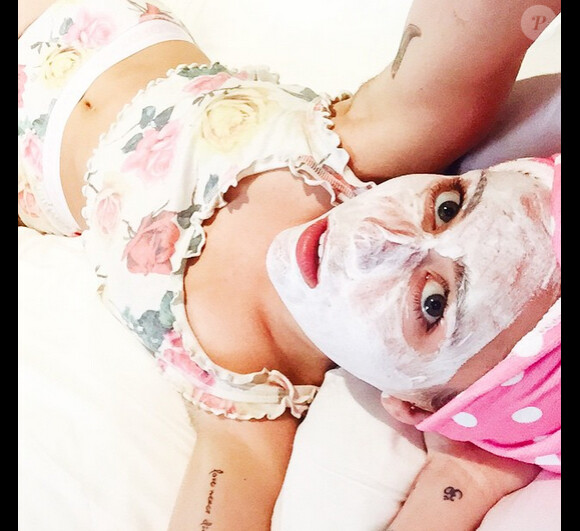 Miley Cyrus après son opération des dents de sagesse, sur Instagram le 26 mars 2015