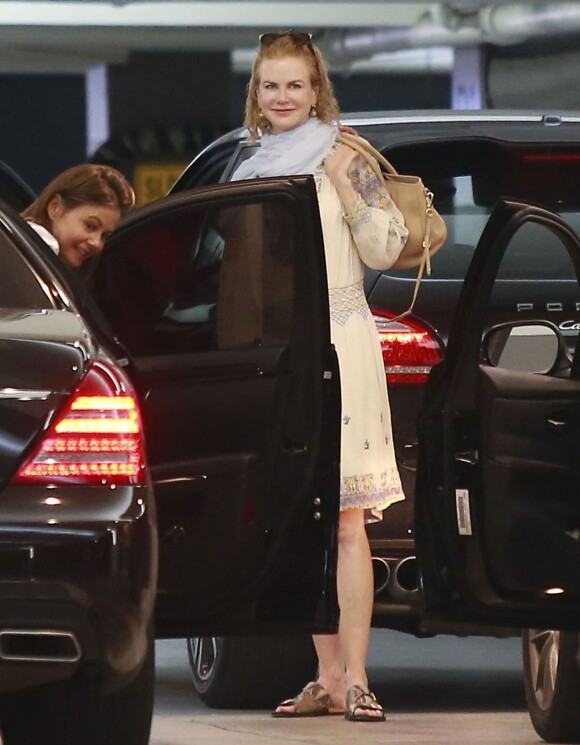 Nicole Kidman, son mari Keith Urban et leurs enfants Faith et Sunday Rose vont déjeuner au restaurant à Beverly Hills, le 15 février 2015. 