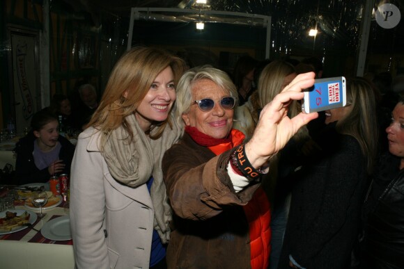 Valérie Trierweiler et Véronique de Villèle à la soirée d'ouverture de la Foire du Trône, organisée au profit du Secours populaire à Paris le 27 mars 2015.