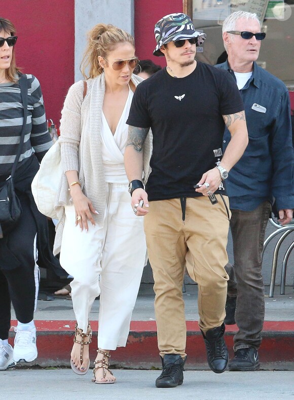 Jennifer Lopez et Casper Smart vont déjeuner ensemble à The Griddle Cafe de Los Angeles, le 29 mars 2015