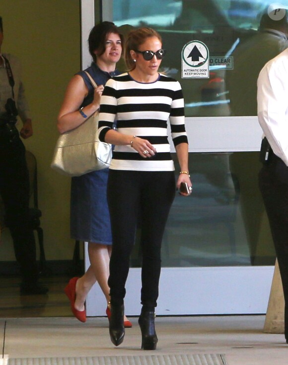 Semi-Exclusif - Jennifer Lopez est allée visiter un hôpital pour enfants à Los Angeles, le 27 mars 2015