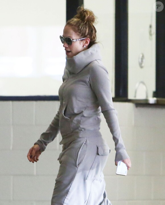 Jennifer Lopez se rend dans un building à Sherman Oaks, le 25 mars 2015.