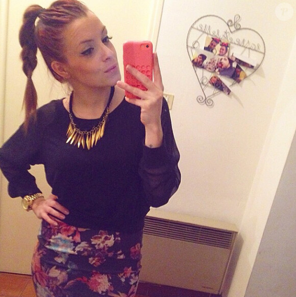 Alexia (Secret Story 7) poste régulièrement des selfies d'elle sur les réseaux sociaux. Mars 2015.