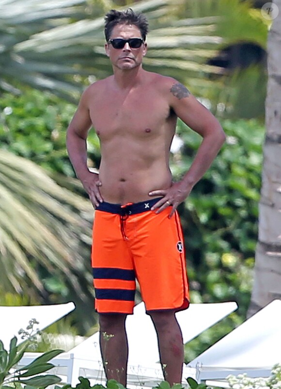 Exclusif - Rob Lowe profite d'une belle journée ensoleillée sur une plage à Hawaii, le 30 mars 2015 