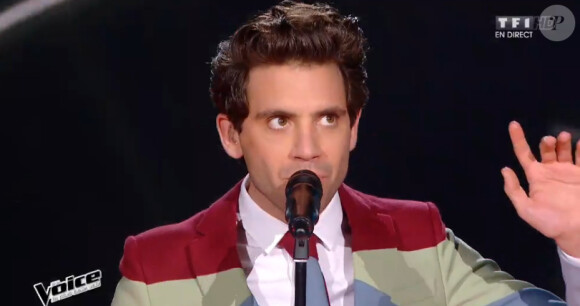 Mika chante son nouveau single, Talk about you - Premier live de The Voice 4 sur TF1. Samedi 4 avril 2015.