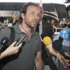 Philippe Candeloro à l'aéroport de Buenos Aires le 13 mars 2015, quittant l'Argentine pour rentrer en France après le drame de Dropped.