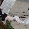 Exclusif- Cindy Crawford lors d'un shooting mode sur la plage de Malibu le 22 mars 2015. Toujours aussi belle et sexy à 49 ans, vous ne trouvez pas ?