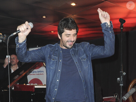 Exclusif - Patrick Fiori - Concert MFM Radio Live sur un Bateau-Mouche au pont de l'Alma à Paris, le 19 novembre 2014.