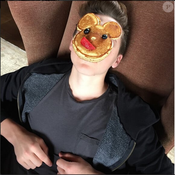 Victoria Beckham a publiée sur son compte Instagram le 5 avrl 2015 une photo de son fils Brooklyn