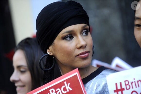 Alicia Keys manifeste pour la libération des jeunes filles nigériannes, enlevées par Boko Haram, devant le consulat du Niger à New York. Le 14 octobre 2014 