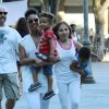 Alicia Keys se promene avec son fils Egypt a Rio de Janeiro, le 14 septembre 2013. 