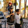 Alicia Keys, Swizz Beatz et leur fils Egypt dejeunent sur la plage de Cannes le 28 Janvier 2013. 