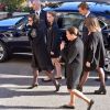 La princesse Caroline de Hanovre, sa fille la princesse Alexandra de Hanovre, son fils Pierre Casiraghi et la princesse Stéphanie de Monaco avec sa fille Camille Gottlieb arrivent pour la messe à la mémoire du prince Rainier III pour le dixième anniversaire de sa mort, en la cathédrale de Monaco le 7 avril 2015