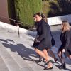 La princesse Caroline de Hanovre et la princesse Stéphanie de Monaco arrivent avec leurs enfants la princesse Alexandra, Pierre Casiraghi et Camille Gottlieb pour la messe à la mémoire du prince Rainier III pour le dixième anniversaire de sa mort, en la cathédrale de Monaco le 7 avril 2015