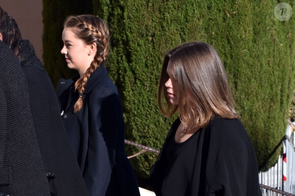 Alexandra de Hanovre et Camille Gottlieb arrivant pour la messe à la mémoire du prince Rainier III pour le dixième anniversaire de sa mort, en la cathédrale de Monaco le 7 avril 2015
